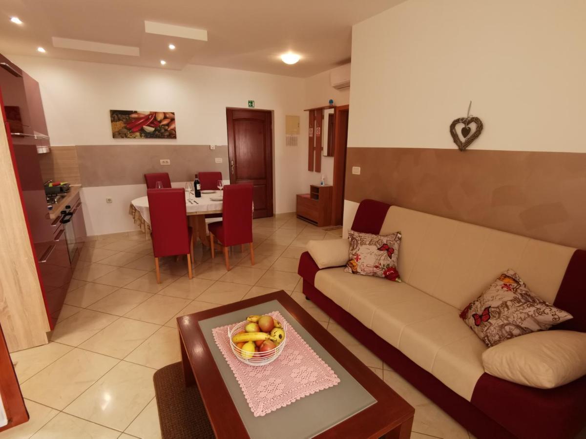 Apartmani Berber Babici Exteriör bild